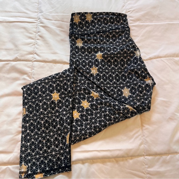 Fabletics Black feather, geometric  Gold Patterned and dotted pattern leggings - Picture 3 of 15